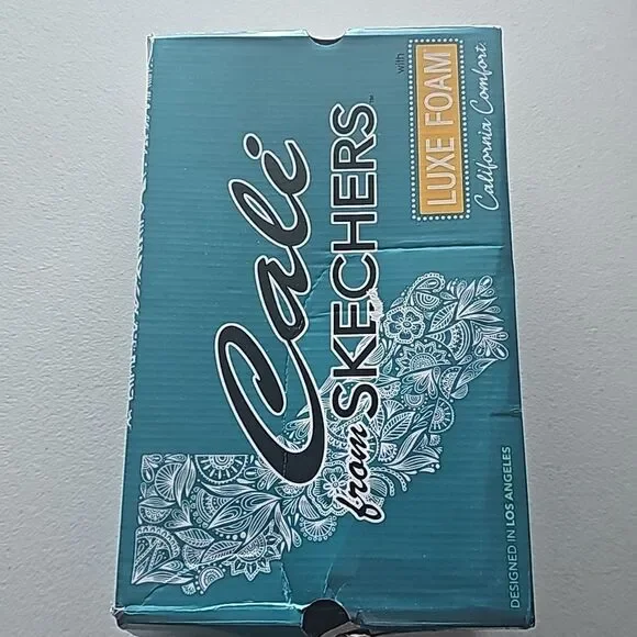 New Sketchers Beverlee Wedge After Delicate glow in Luggage, Size 7 - Picture 7 of 7